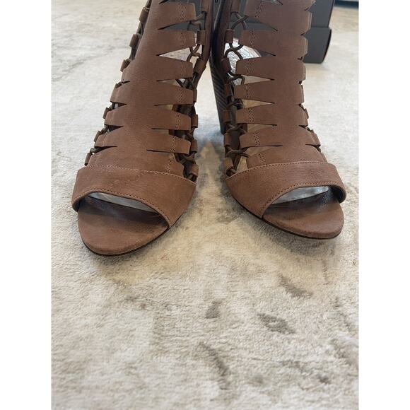 VINCE‎ CAMUTO Women's Eliaz Caged Peep Toe Sandals Size 8.5M With Box - Picture 7 of 8